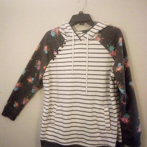 Maurices, Large, gray stripped, floral print sleeves